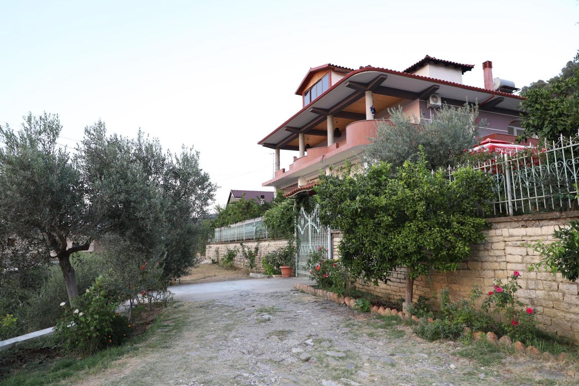 Georgemishel Guest House Berat Extérieur photo