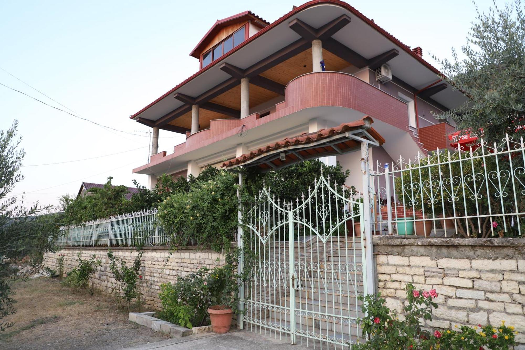Georgemishel Guest House Berat Extérieur photo